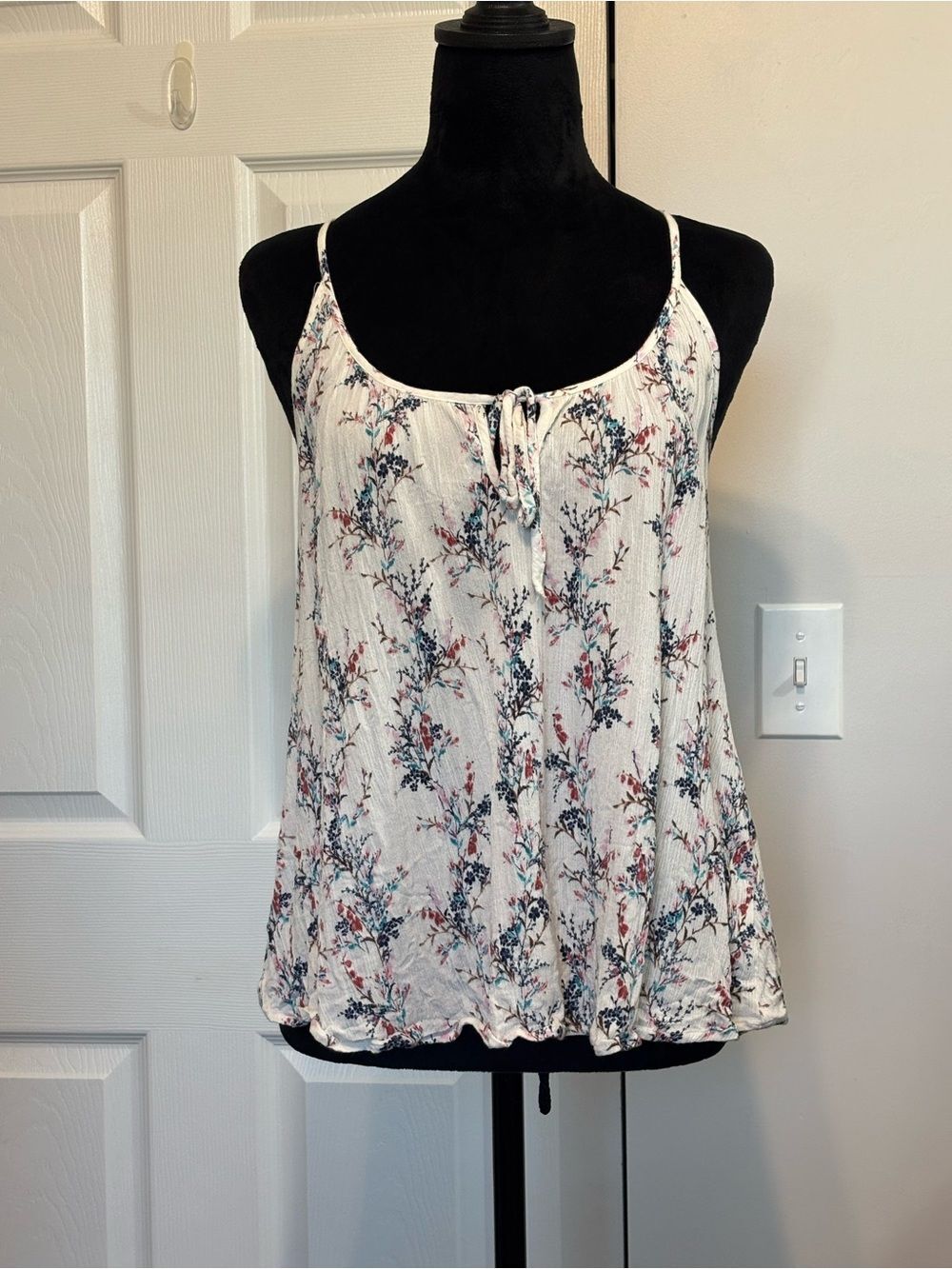 O'Neill White Tank Top Blue Pink Floral Spaghetti Straps Keyhole Ties Large L
